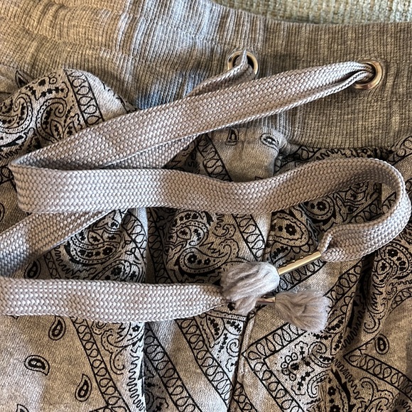 MP Apparel Paisley Grey Sweat Pants Juniors Size M - Picture 5 of 5